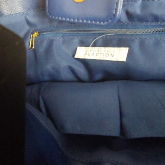 Highly Fashionable Kenneth Cole Purse! - Picture 7 of 8